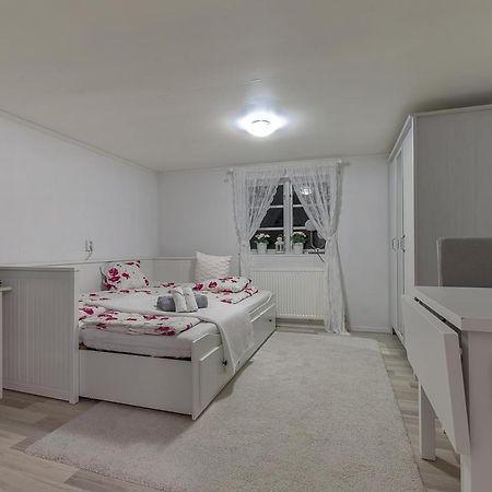 Skogsstuga I Bassholma Munka-Ljungby Exterior foto