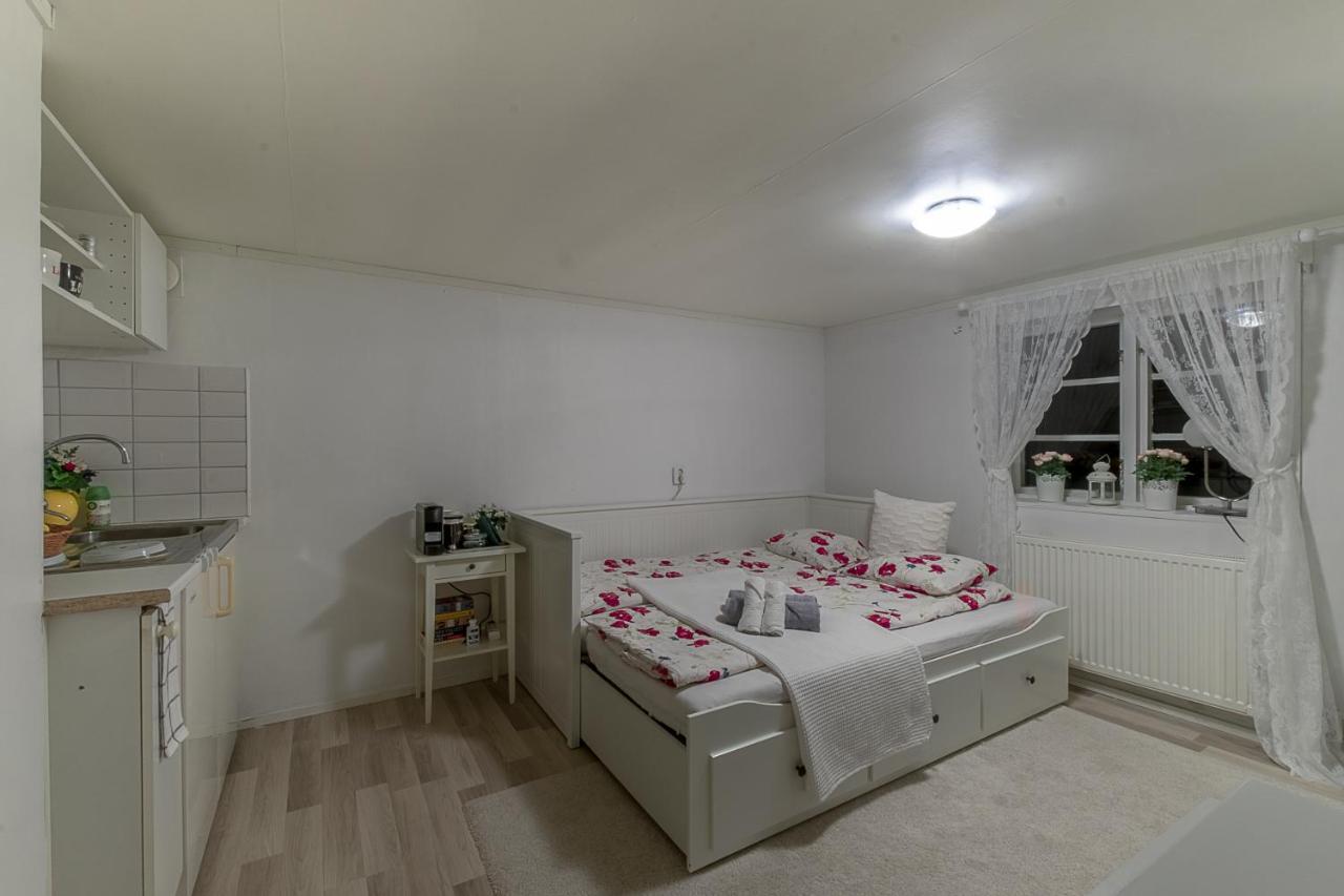 Skogsstuga I Bassholma Munka-Ljungby Exterior foto