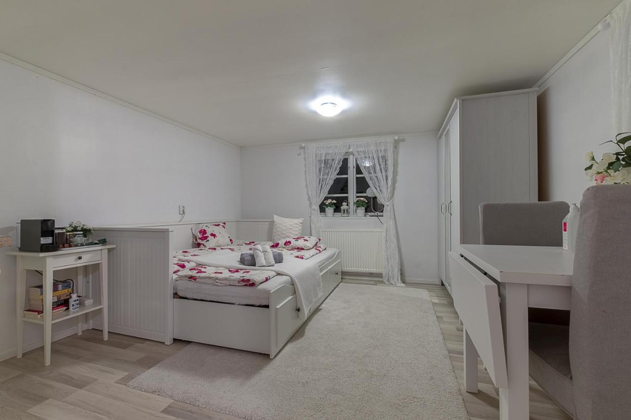 Skogsstuga I Bassholma Munka-Ljungby Exterior foto